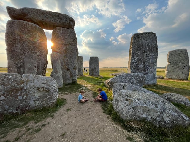 Visite privée de Stonehenge au coucher du soleil avec Lacock et Bath