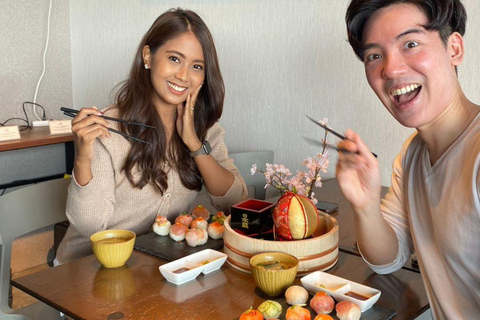 Maki och standard sushi i Tokyo Maki och standard sushi-tillverkningskurs i AsakusaTillverkning av sushi