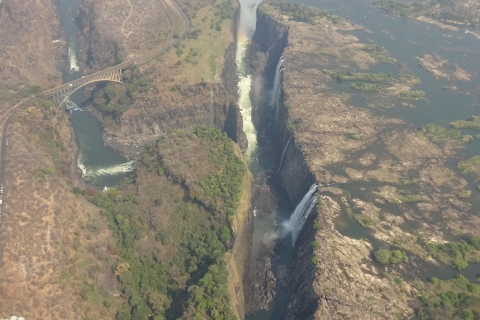 Victoria Watervallen: Falls rondleiding door lokale bevolkingVictoria Falls: de watervallen met een gids van de plaatselijke bevolking