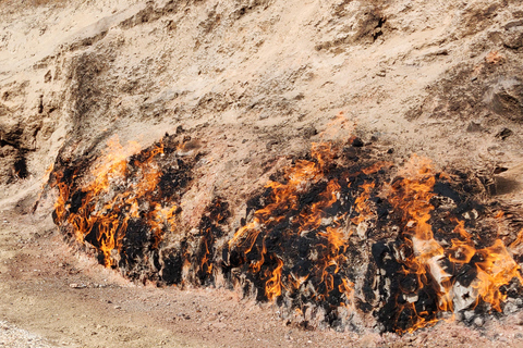Baku: Gobustan, Mud Volcanoes, Ateshgah, and Yanardag Tour