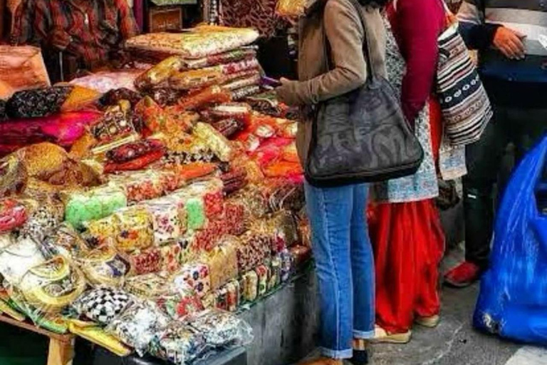 Delhi: Custom Shopping Tour Half /Full Day With Female Guide Delhi: Half-Day Trusted & Authentic Luxury Shopping Tour