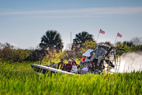 From Orlando: Swamp Airboat Ride and Gatorland Entry Standard Option