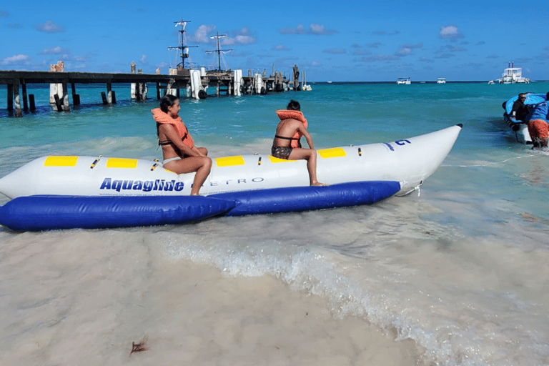 Punta Cana: Rejs po alkohol z łodzią bananową i parasailingiem