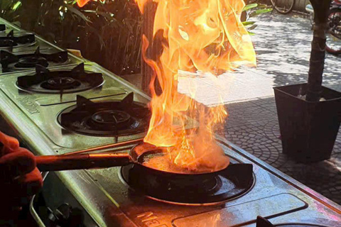 Hoi An: Corso di cucina nella giungla di cocco con tour del mercato