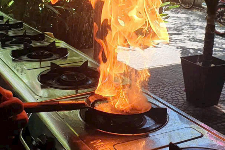 Hoi An: Corso di cucina nella giungla di cocco con tour del mercato