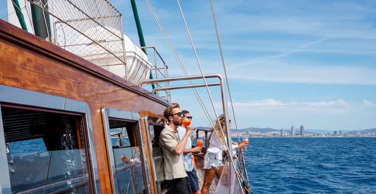 Barcelona: Sunset Sailing Cruise with Live Music photo 14