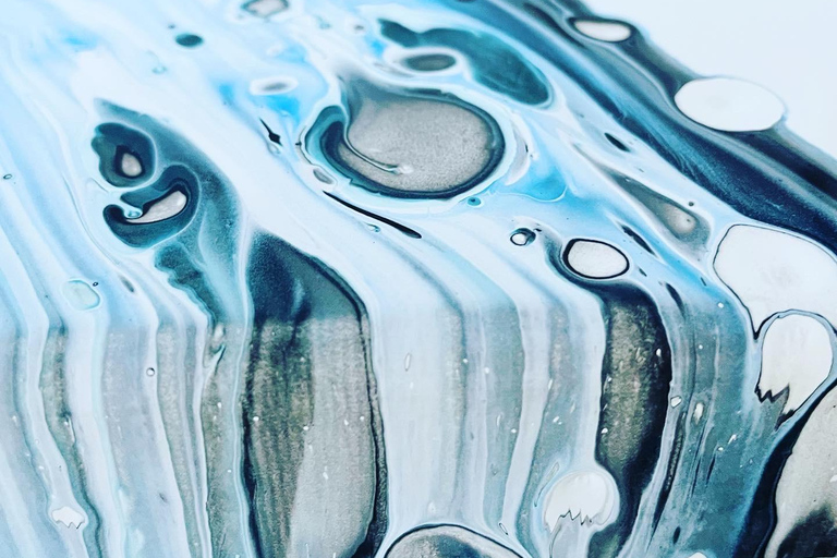 Leipzig: Acrylic Pouring Workshop – Pour Your Artwork