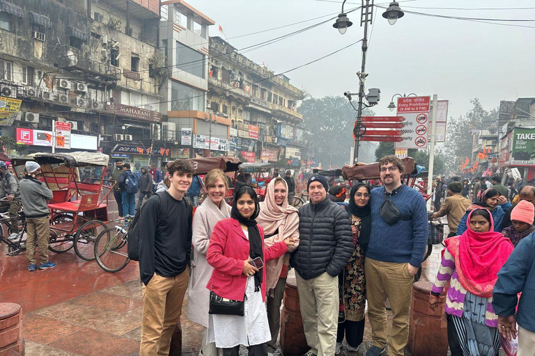 Wedding Wear & Bollywood Glam Shopping Tour (Women-Led Tour) Wedding Wear & Bollywood Glam Shopping Tour (Half-Day Tour)