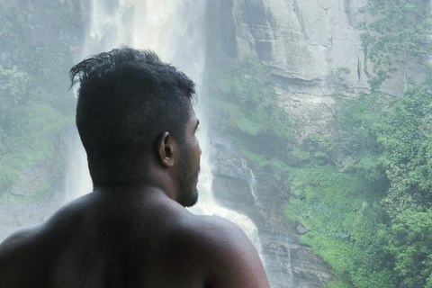 康提：兰博达瀑布和普纳瀑布，以及安布鲁瓦瓦天空塔日落康提：兰博达瀑布和普纳瀑布，以及安布卢瓦瓦天空塔日落之旅