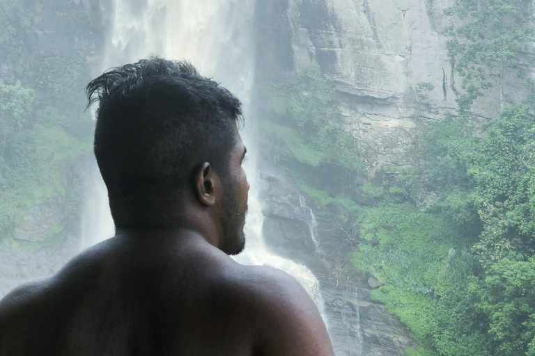 康提：兰博达瀑布和普纳瀑布，以及安布鲁瓦瓦天空塔日落康提：兰博达瀑布和普纳瀑布，以及安布卢瓦瓦天空塔日落之旅