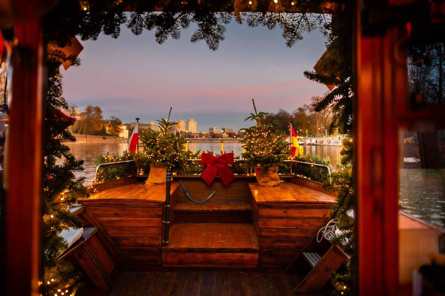 Вечерняя прогулка на лодке по старому Вроцлаву