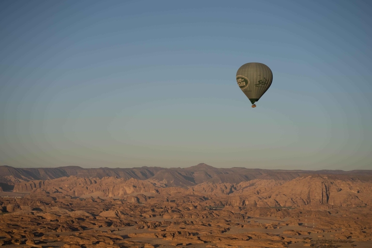 AlUla: Lot balonem na ogrzane powietrze o wschodzie słońcaLot balonem na ogrzane powietrze o wschodzie słońca AlUla