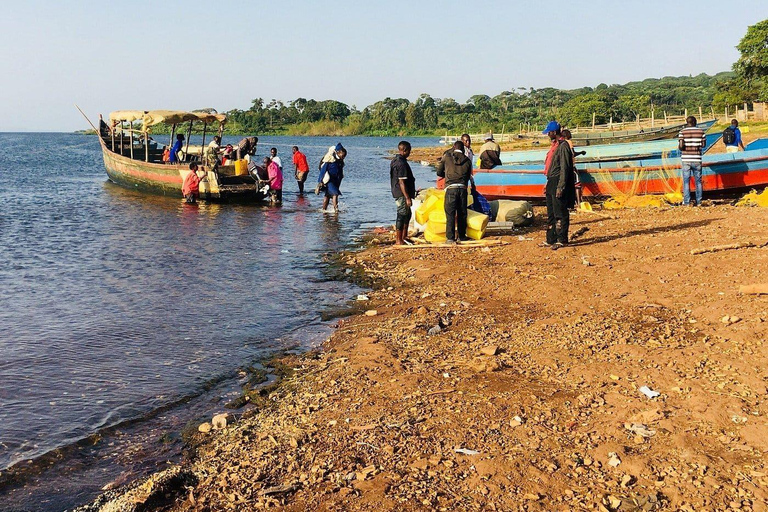 Entebbe: 2-Day City Tour with Wildlife & Lake Victoria
