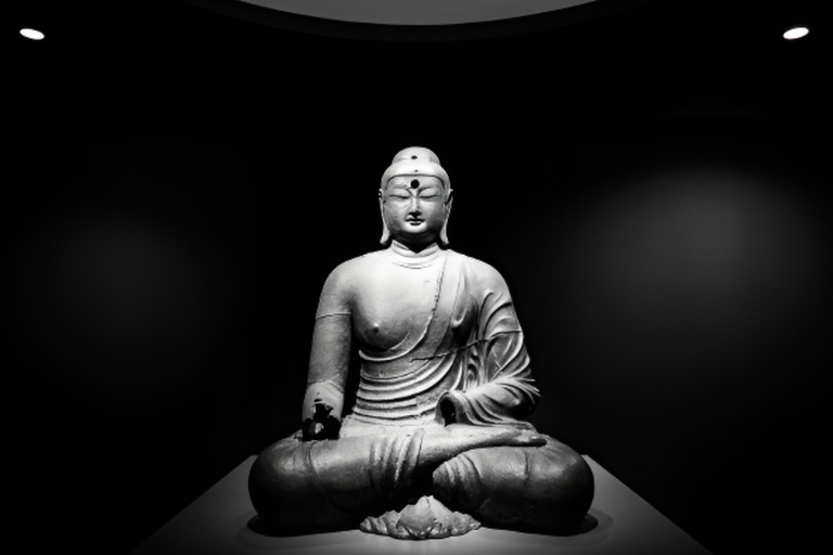 Seoul: National Museum & War Memorial Korea Small Group Tour English Guide