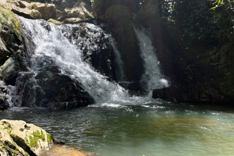 Caguas : Aventure dans les cascades et les grottes