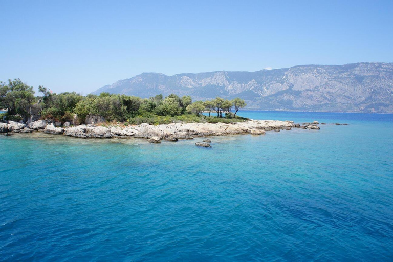 Marmaris: Cleopatra Island Boat Tour with Swimming Stops
