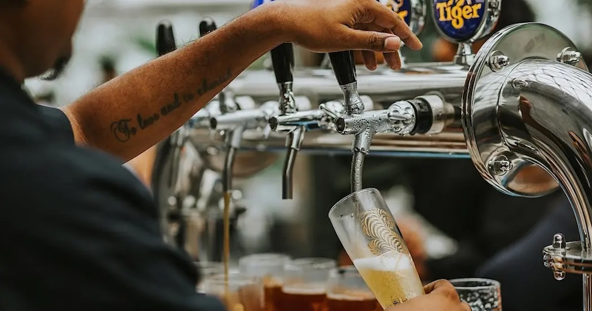 Singapore Nightlife: Street Food and Bar Experiences | GetYourGuide