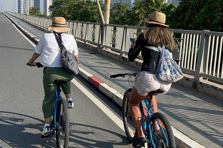 Tour por los lugares más destacados y las joyas ocultas de la ciudad de Ho Chi MinhExcursión en moto