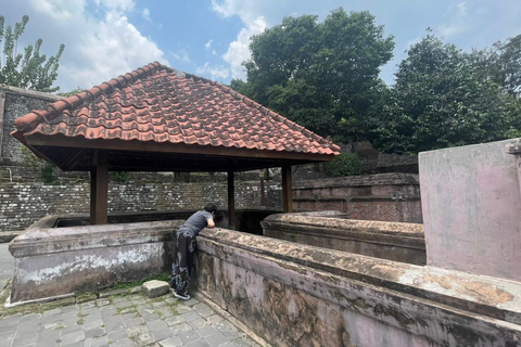 Yogyakarta: o Reino Mataram permanece com o artesanato em prataYogyakarta: Vestígios do Reino Mataram com exposição de prata