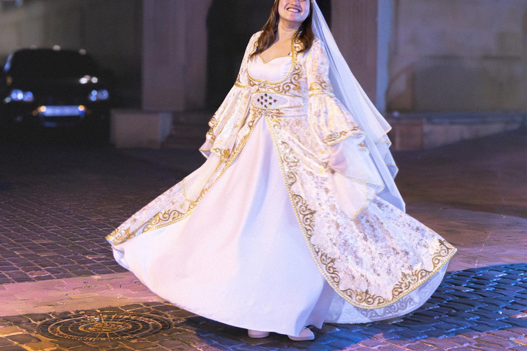 Baku: Old City Photo Tour with Traditional Outfits