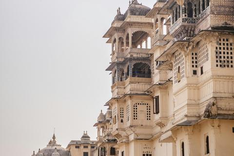 Stadspalatsmuseet Udaipur med guideUtforska det majestätiska stadspalatsmuseet Udaipur med guide