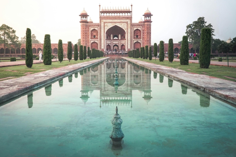 Agra: Pomiń wycieczkę Taj Mahal Sunrise & Agra Fort TourPrywatna wycieczka z kierowcą, samochodem i przewodnikiem