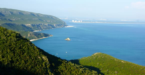 Lisbon: Arrábida Natural Park and Sesimbra Day Trip