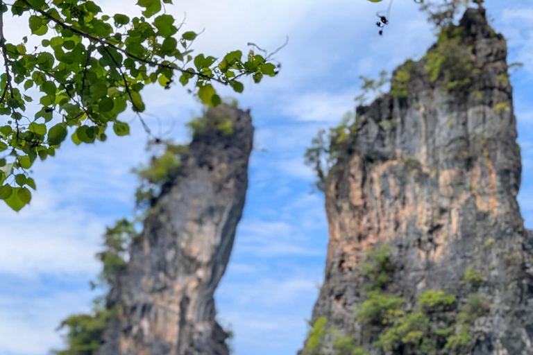 Krabi: Small Group Boat Tour to James Bond & Hong Islands