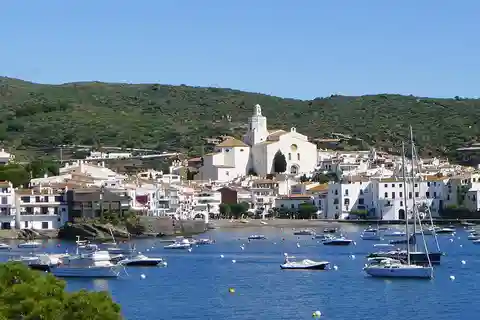 Vanuit Barcelona: Dagtocht naar Cadaques en Roses met boottocht