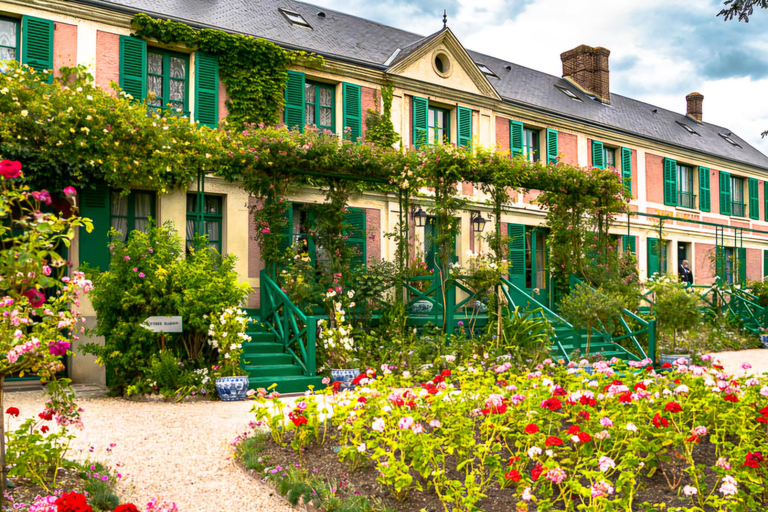 Paris: Giverny, Auvers-sur-Oise & Mont-Saint-Michel Day trip