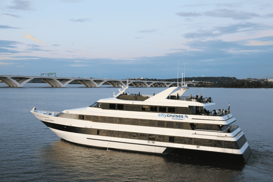 City Cruises Washington DC: Thanksgiving-Mittagessen vom Buffet. Foto: GetYourGuide