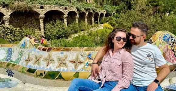 Barcelona: Creative Photo Sightseeing Tour of the City&#39;s Artistic Spots