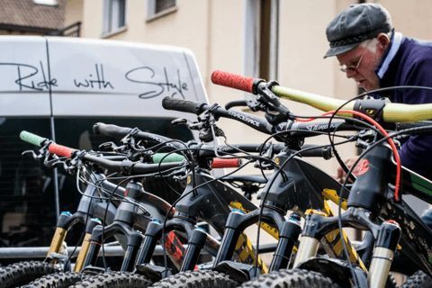 Från Lucca till Pisa E-BIKE Tour + upphämtning och avlämning med Van