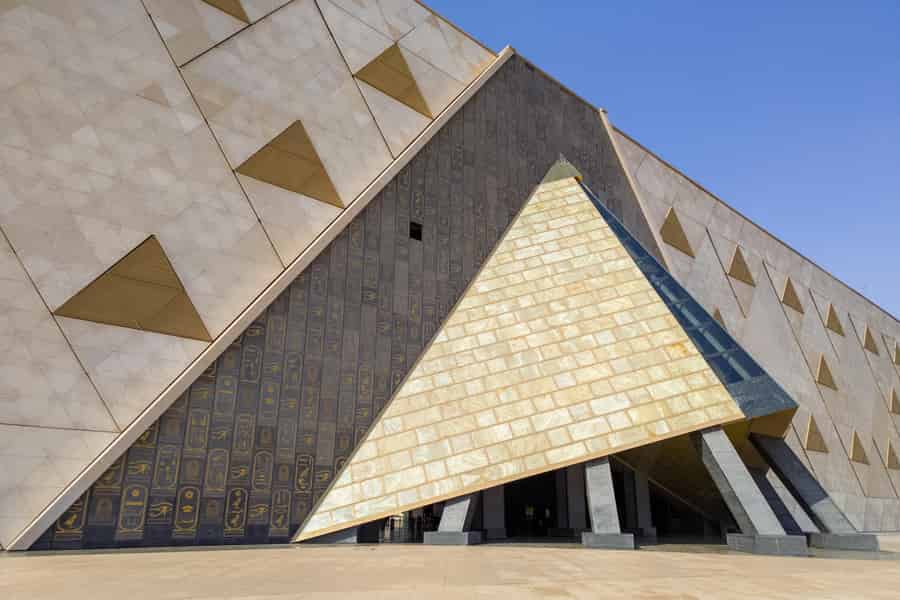 Kairo: Private Tour zum Großen Ägyptischen Museum & zu den Pyramiden von Gizeh. Foto: GetYourGuide Kairo: Private Tour zum Großen Ägyptischen Museum & zu den Pyramiden von Gizeh. Foto: GetYourGuide