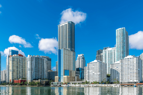 Båttur i Miamis skyline - utsikt över vattnet vid Biscayne Bay