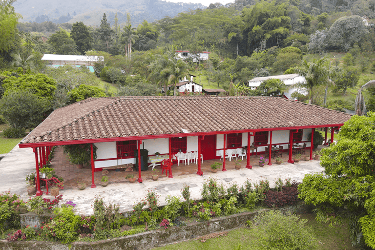 Medellín: Luxury Coffee Farm Tour with Tastings
