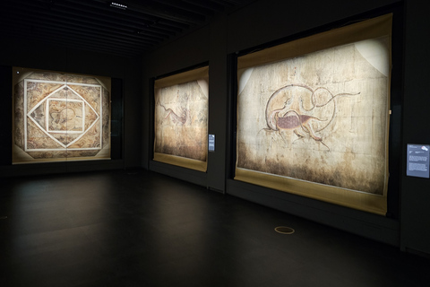 Seoul: National Museum & War Memorial Korea Small Group Tour English Guide