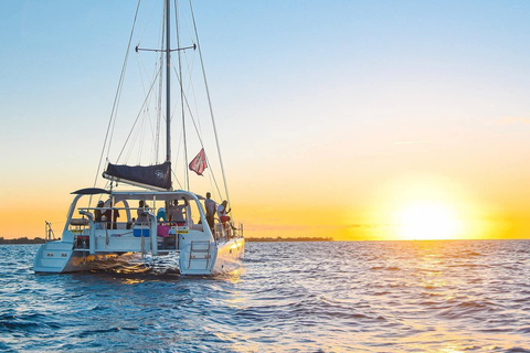 Mauritius: Full Day Catamaran Cruise with Lunch
