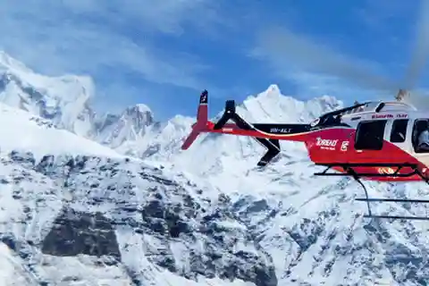 Kathmandu: Everest Base Camp Helicopter Tour with Breakfast