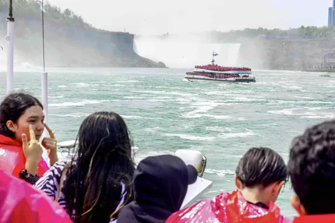From Toronto: Niagara Falls Tour + Boat Ride Into the Mist