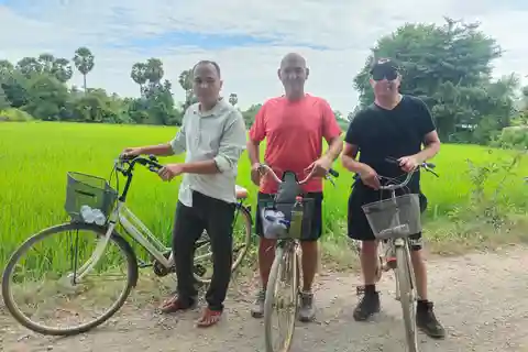 Passeios de um dia exclusivo em Battambang: combinação de bicicleta, tuk tuk e almoço