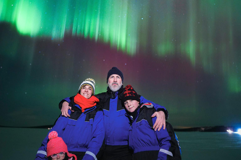 Rovaniemi: Northern Lights Family Tour with Photographer Rovaniemi: Northern Lights Family Tour with Photos (by Bus)