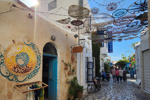 HoumetSouk: Tempo livre no mercado e chá de menta no famoso El FondoukHoumetSouk: Tempo Livre no Mercado e Chá de Hortelã no famoso El Fondouk