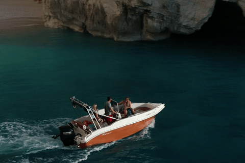 Zakinthos: Aluguel de barco particular para o naufrágio e as cavernas azuis