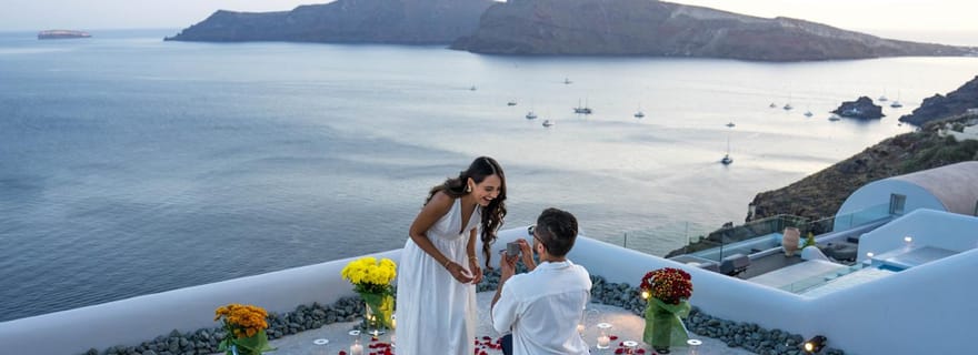 Photoshoot de la demande en mariage Santorini