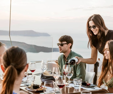 Santorini: Şarap Macerası 12 Şarap Tadımı, Tapas ve Gün Batımı