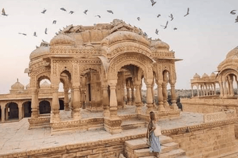 From Delhi: 2 Days Jaipur Sightseeing Tour By Car