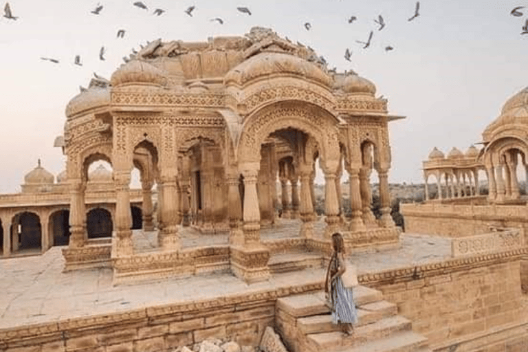 From Delhi: 2 Days Jaipur Sightseeing Tour By Car