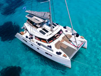 Chania, crucero de catamarán privado con natación y comida - Housity