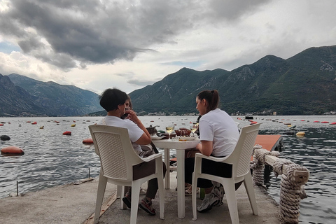 Kotor: Tour a piedi, gita in auto fino a Perast, gita in barca fino all&#039;isola